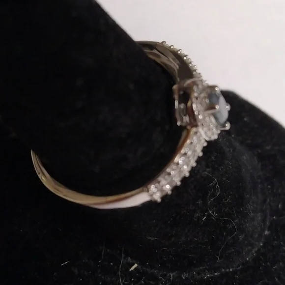 Stamped .925 Kagem Zambian Emerald and Diamond Ring. 2.91 Grams - Picture 2 of 4